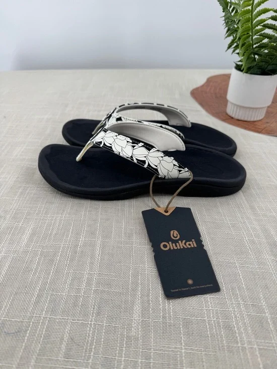 New OluKai Ohana Black and White Floral Flip Flops - NWT - Picture 2 of 6